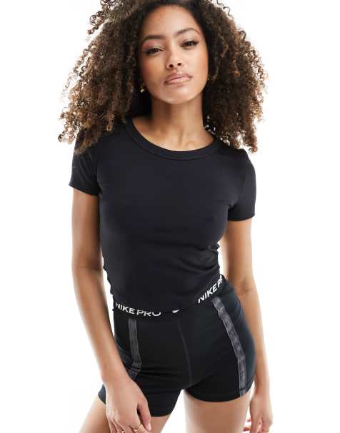 Nike slim fit t-shirt in black - view 1