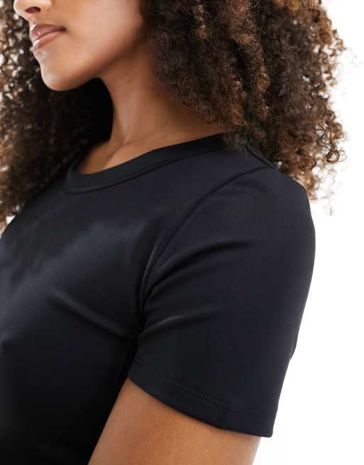 Nike slim fit t-shirt in black , 2 of 4
