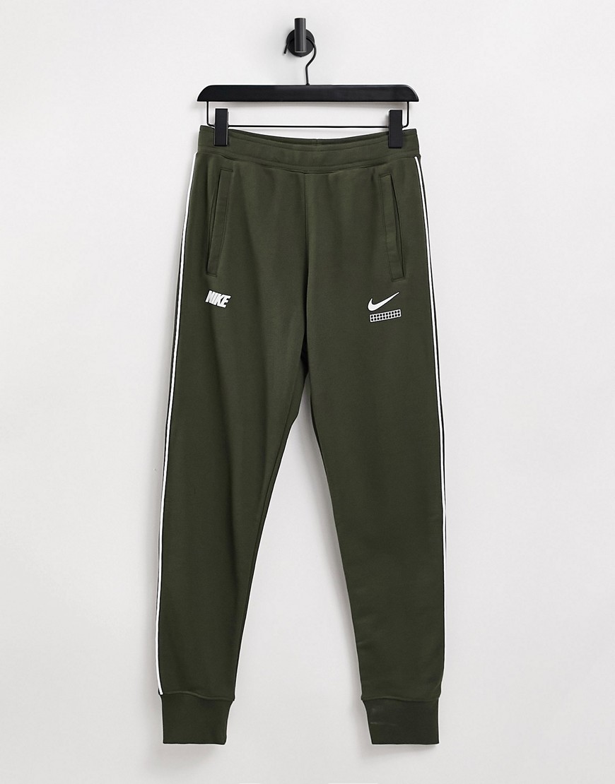 Nike slim jogger in green