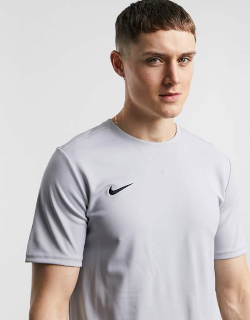 gray nike shirt