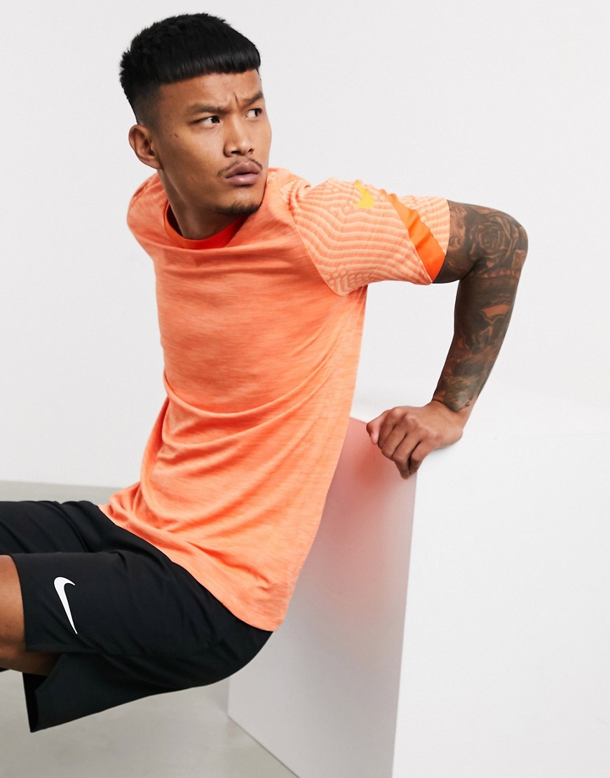 Nike Football - Nike soccer strike t-shirt in orange