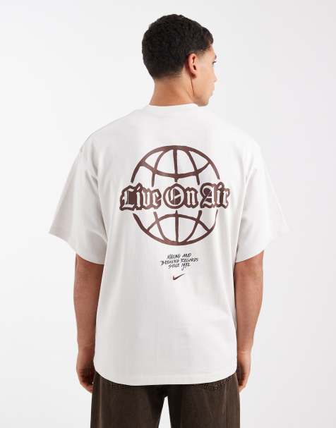 Nike – Solo – Beige t-shirt med Swoosh-logga baktill - view 1