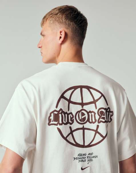 Nike – Solo – Beżowy T-shirt z grafiką z logo Swoosh na plecach - view 1