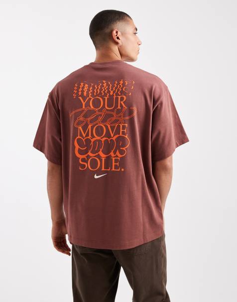 Nike – Solo – Brun t-shirt med swoosh-logga baktill - view 1