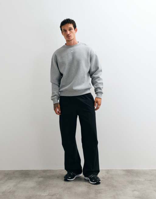 Nike Solo central swoosh logo oversized fleece sweatshirt in grey, 2 of 5