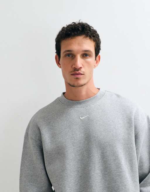 Nike Solo central swoosh logo oversized fleece sweatshirt in grey, 5 of 5