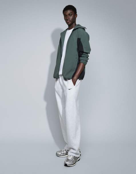 Nike Solo Fleece Jogger mit geradem Bein und Kordelzug in Hellgrau - view 1