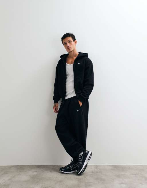 Nike Solo Fleece joggers a gamba dritta con fondo elasticizzato neri, 5 di 5