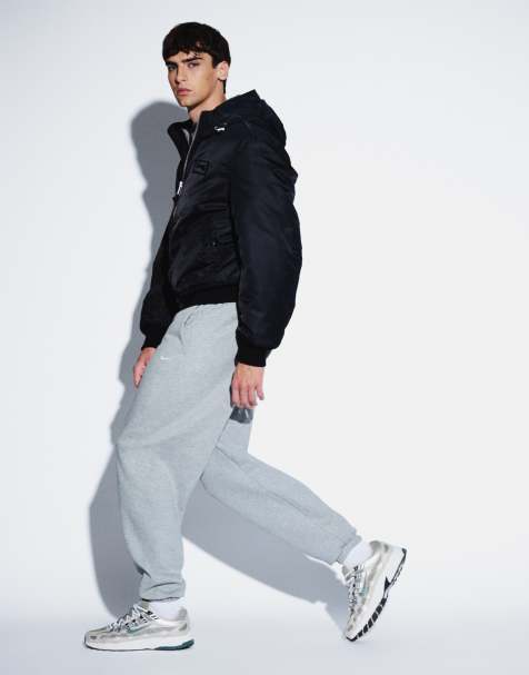 Nike Solo Fleece Jogginghose mit geradem Bein und Bündchen in Hellgrau - view 1