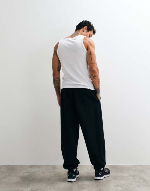 Nike Solo Fleece Jogginghose mit geradem Bein und Bündchen in Schwarz, 2 von 5