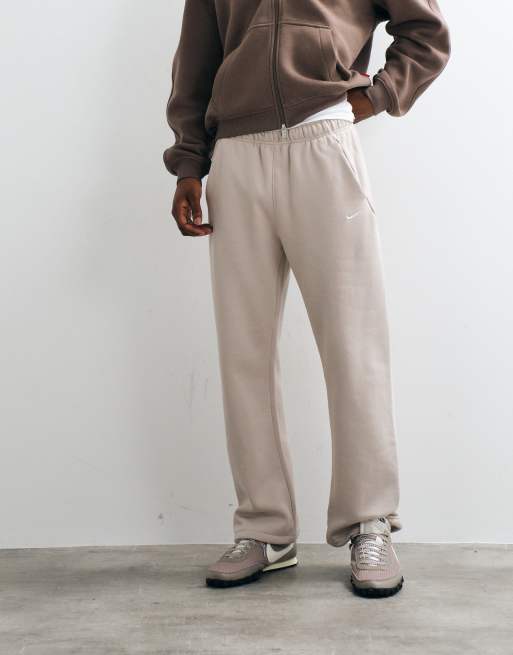 Nike Solo Fleece logo straight leg bungee joggers in light beige, 2 of 5