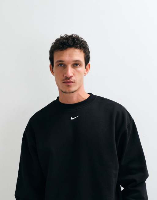 Nike – Solo – Oversize-Sweatshirt aus Fleece in Schwarz mit mittigem Swoosh-Logo, 2 von 5