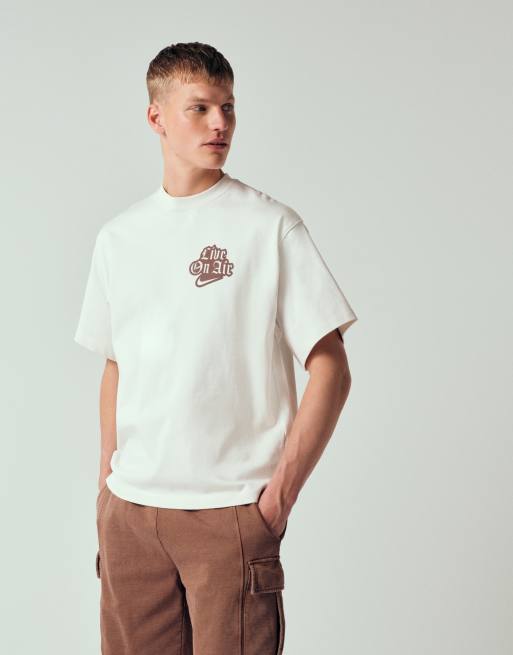 Nike - Solo - T-shirt met swoosh-print op de achterkant in beige, 2 van 7