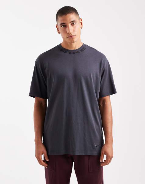 Nike - Sort T-shirt med grafisk kraveprint - view 1