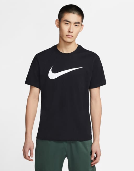Nike — Sort T-shirt med Swoosh-logo