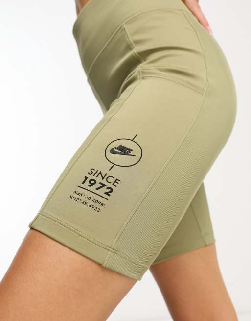 Nike - Sport Utility - Short legging côtelé - Olive neutre