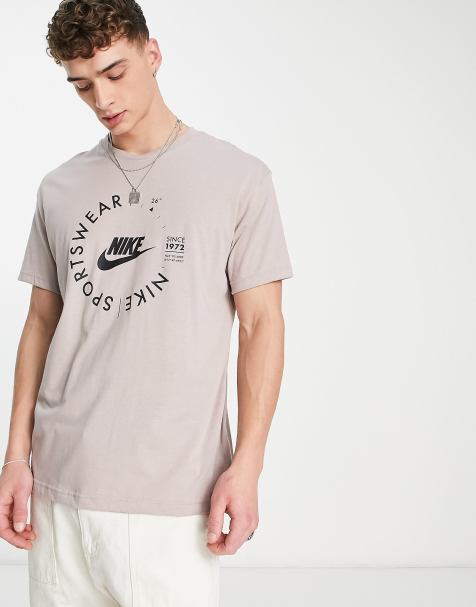 Nike – Sport – Utility-T-Shirt in Braun - view 1