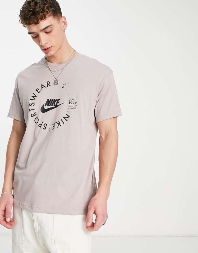 Nike - sport utility t-shirt in brown