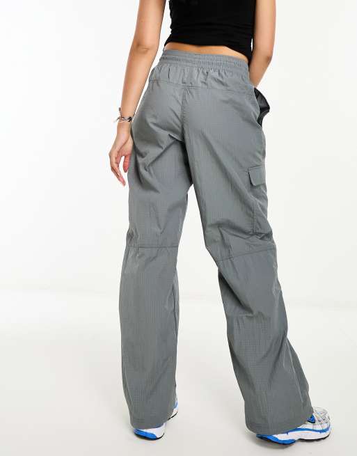 Nike Women's Sportswear Woven Cargo Pants In Grey