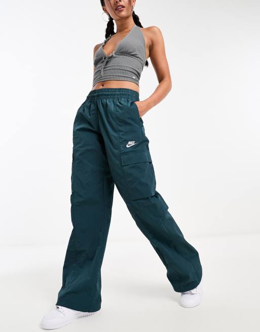 Nike Sportswear Women's Woven Cargo Pants.