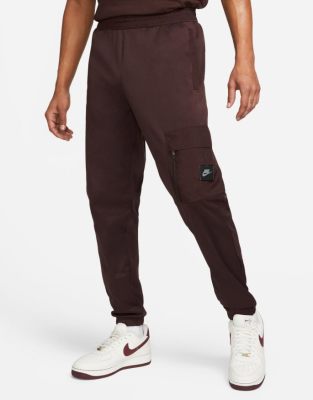 Nike - Sports Utility - Joggingbroek met cargozak in bruin