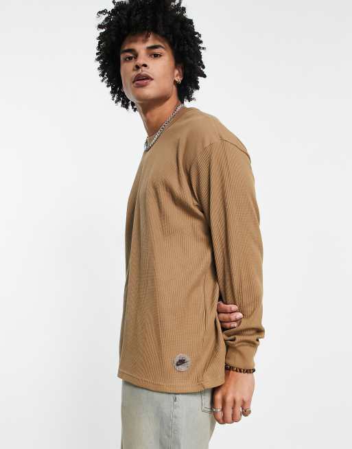 Nike - Sports Utility - Langærmet utility-overdel med rund hals i lysebrun