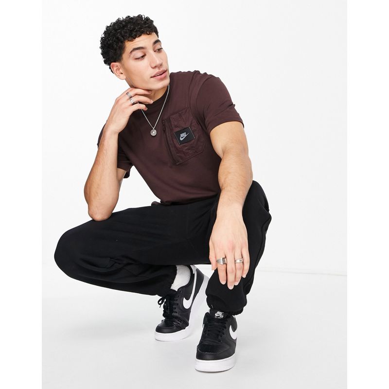 Top Uomo Nike - Sports Utility - T-shirt con tasca cargo marrone