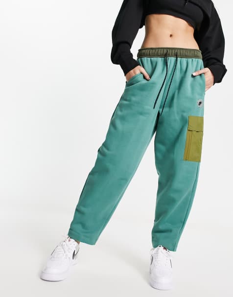 Nike Sports Utility woven cargo joggers in khaki and green mix - view 1