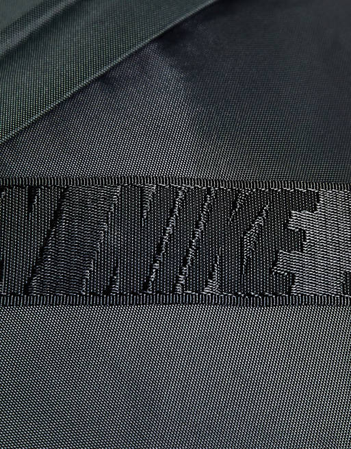 Men Nike Sportswear Essentials tote bag in black/grey 