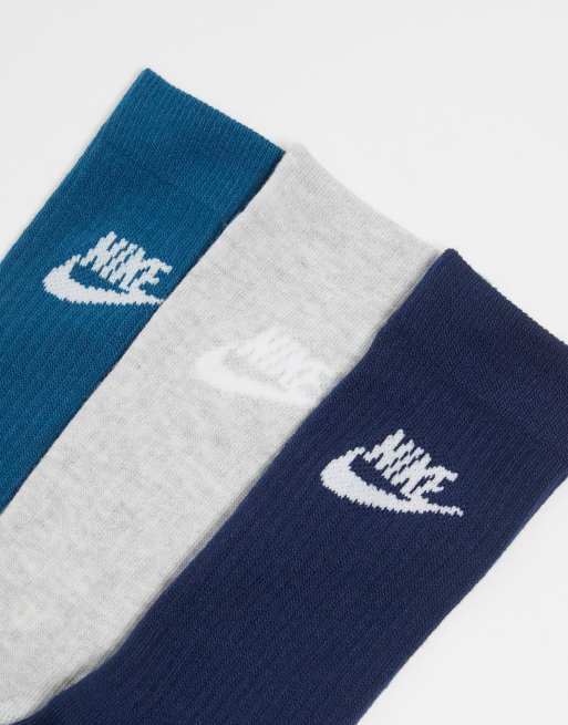Nike Sportswear Everyday Essential 3 pack socks in multi, 2 of 3