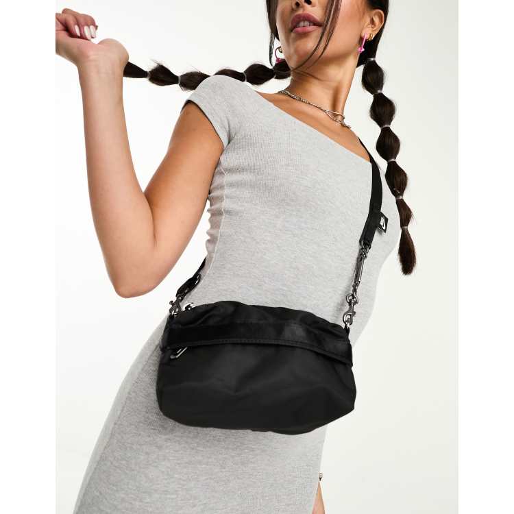 【NIKE】◆FUTURA LUXE CROSS-BODY BAG◆クロスバッグ◆正規品◆ Nike Sportswear Futura Luxe Women's CrossBody Bag Sports