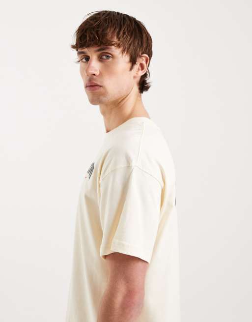 Nike – Sportswear – Naturvit t-shirt med tryck baktill, 4 av 5