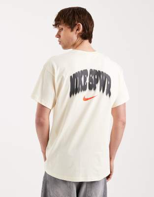 Nike - Sportswear - T-shirt avec imprimé graphique au dos - Blanc cassé