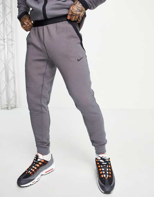 Nike tech store pack jogger