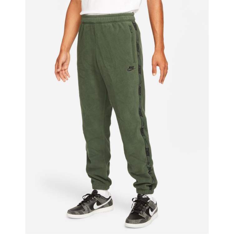 Men's standard fit hot sale fleece trousers nike sportswear