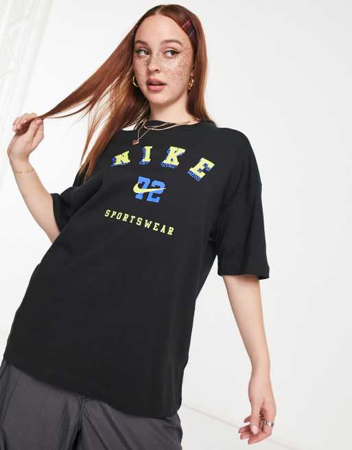 Women's nike sportswear discount varsity crewneck tee