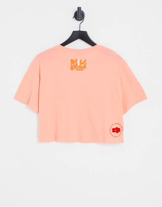 https://images.asos-media.com/products/nike-spring-break-essential-cropped-t-shirt-in-dusty-coral/201499053-2?$n_550w$&wid=550&fit=constrain