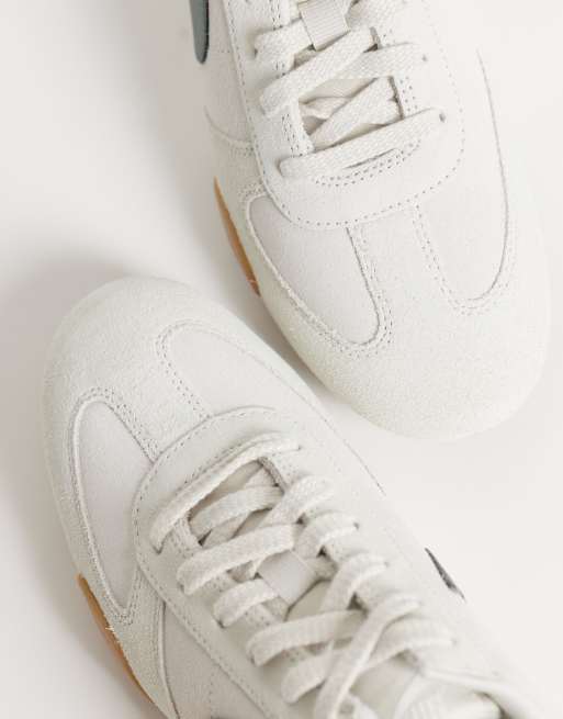 Nike Sprint Sister Sneaker in Wollweiß und grünem Wildleder, 2 von 5