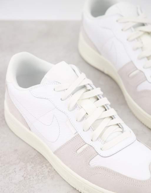 Nike discount squash trainers