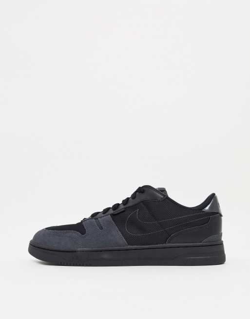 Nike – Squash Type – Svarta sneakers i tre nyanser