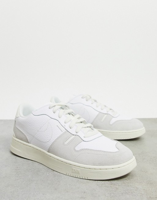 Nike Squash-Type trainers in white/platinum