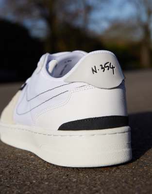 Nike Squash Type on feet