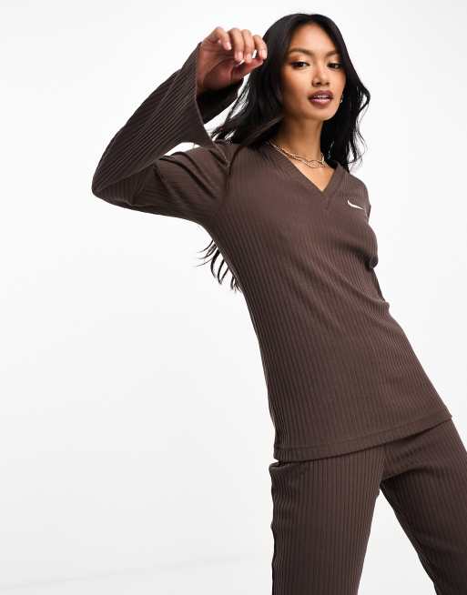 Nike – Statement – Brun, ribbad, långärmad topp i jersey med v-ringning