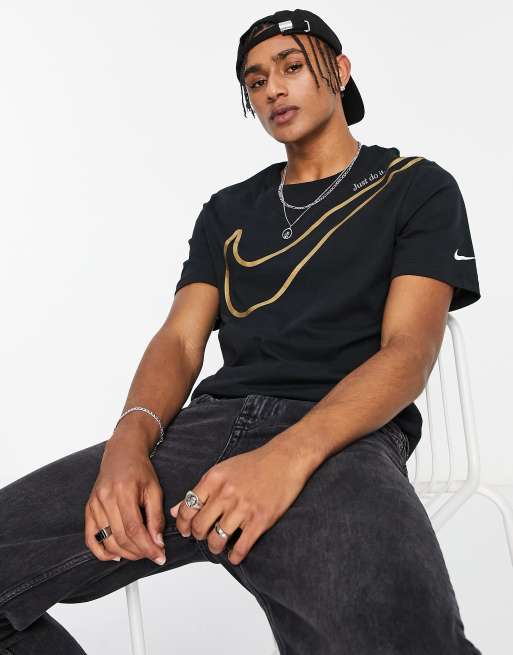 Nike - Stor T-shirt med logo i sort og guld