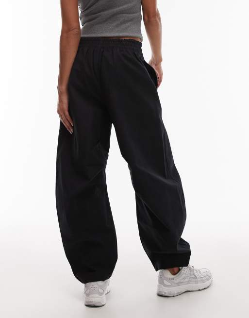 Nike Street barrel leg pants in black, 4 of 5