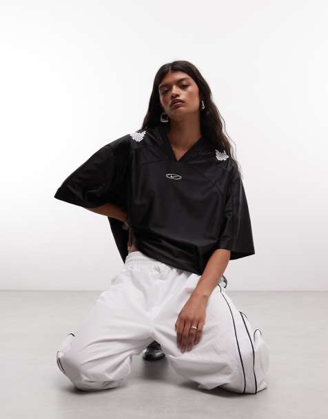 Nike Street cropped t-shirt in black - view 1