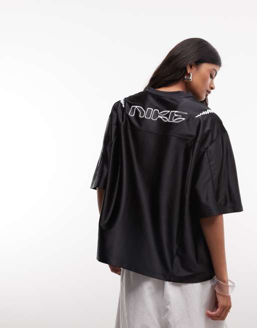 Nike Street cropped t-shirt in black, 2 of 4