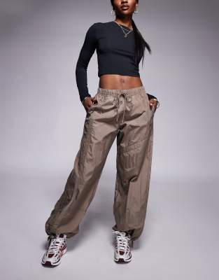 Nike - Street - Gewebte Hose in Khaki mit geradem Schnitt-Schwarz
