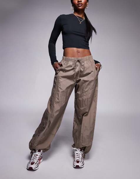 Nike – Street – Gewebte Hose in Khaki mit geradem Schnitt - view 1