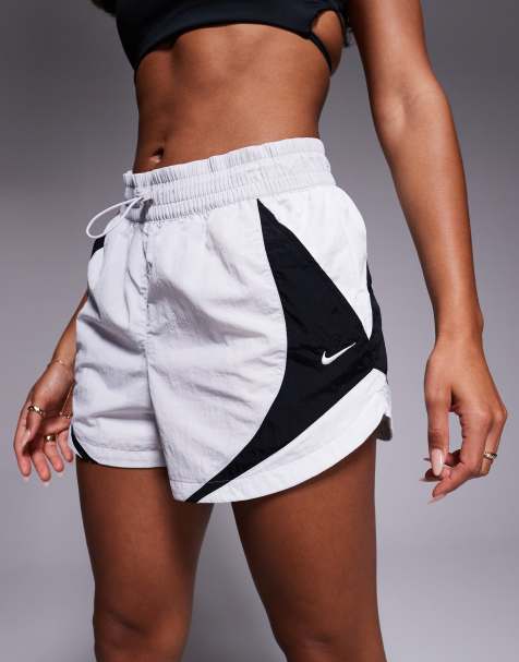 Nike - Street - Grå 3-tommer-shorts med sorte kanter - view 1